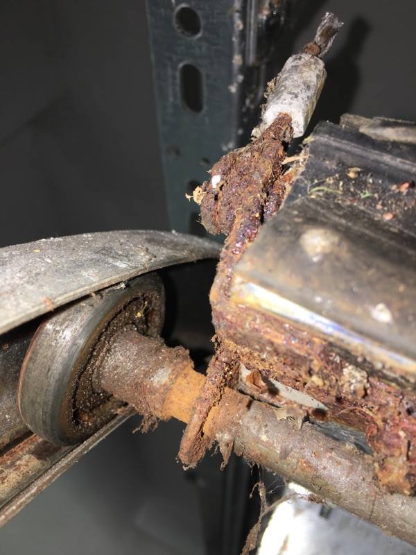 Rusty Cable & Bracket